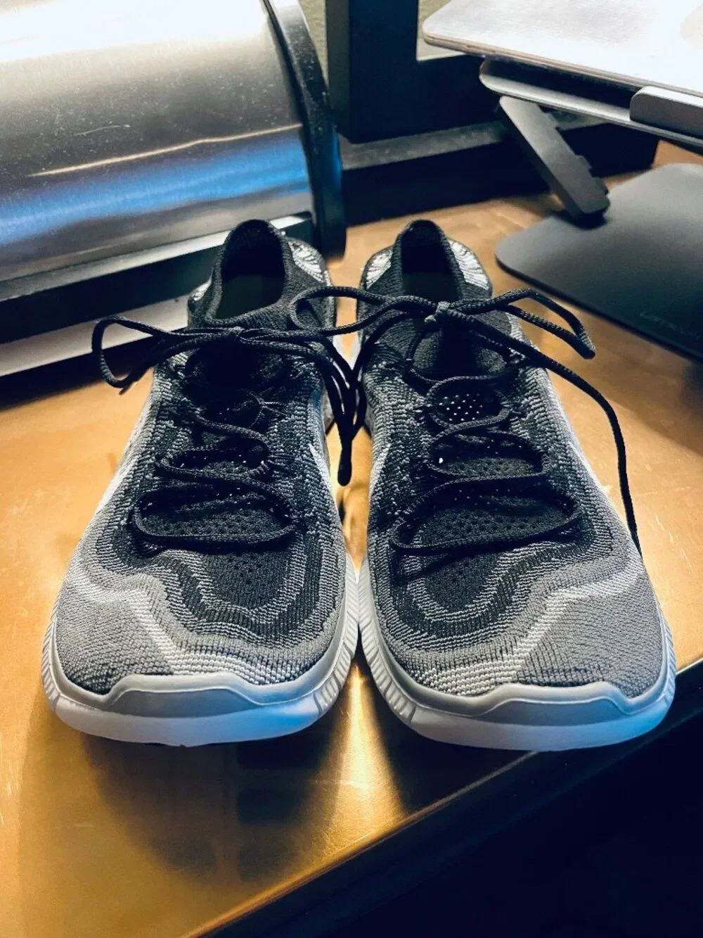 Nike Flyknit + SP Shoes Womens 8 Black Grey White NSW City Pack NYC 615806-012